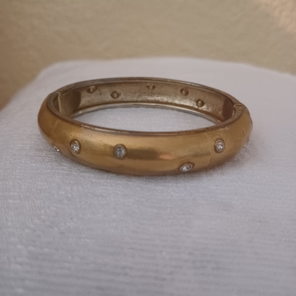 Goldtone & Rhinestone bangle - Picture 4 of 6